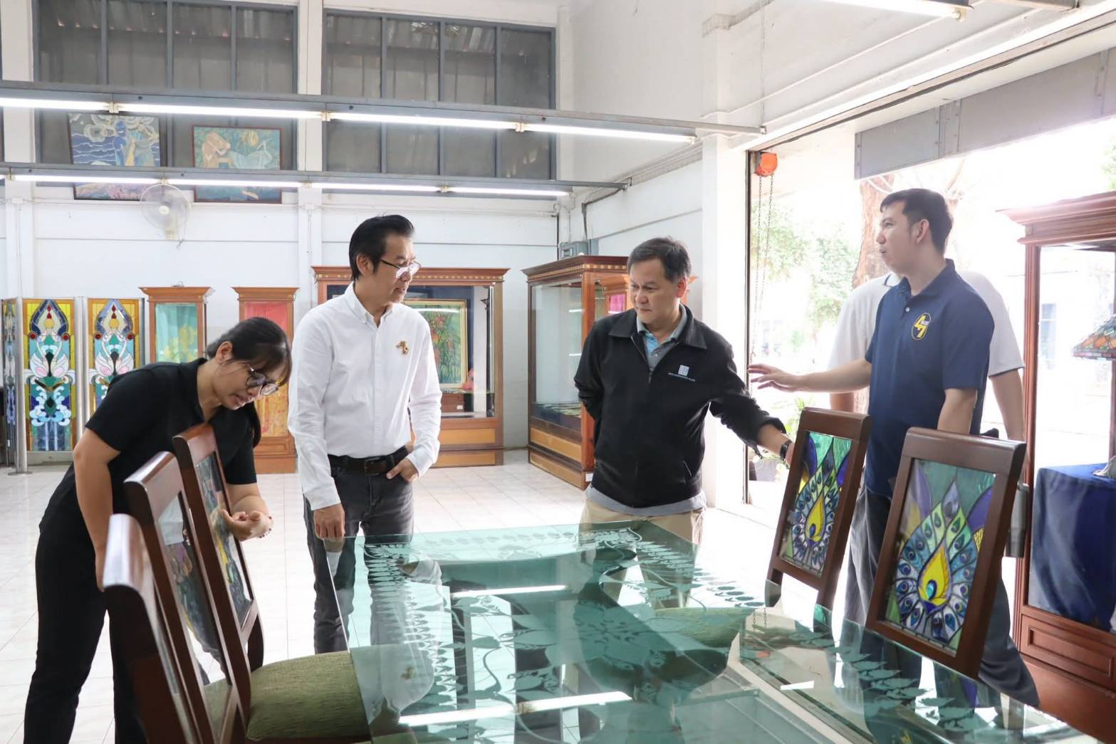 title - ผู้อำนวยการศูนย์ส่งเสริมและพัฒนาอาชีพเสริมนอกภาคการเกษตร ให้การต้อนรับคณะเจ้าหน้าที่กระทรวงทรัพยากรธรรมชาติและสิ่งแวดล้อม เยี่ยมชมสถานที่ ศพส. และแผนกฝึกอบรมทั้ง 12 แผนก